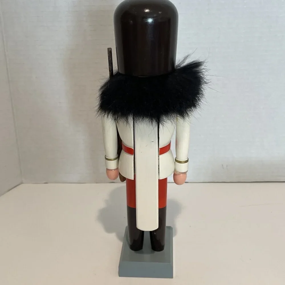 Vintage Erzgebirgische Volkskunst Nutcracker Soldier With Rifle 12